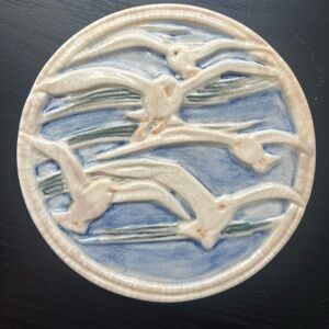 ROOKWOOD POTTERY #2351 SEAGULLS TRIVET TILE 1925